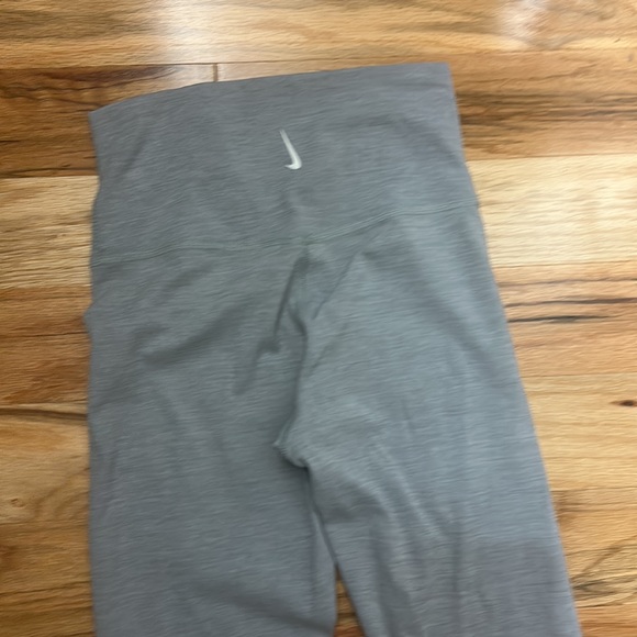 Nike Yoga Set - Picture 7 of 8